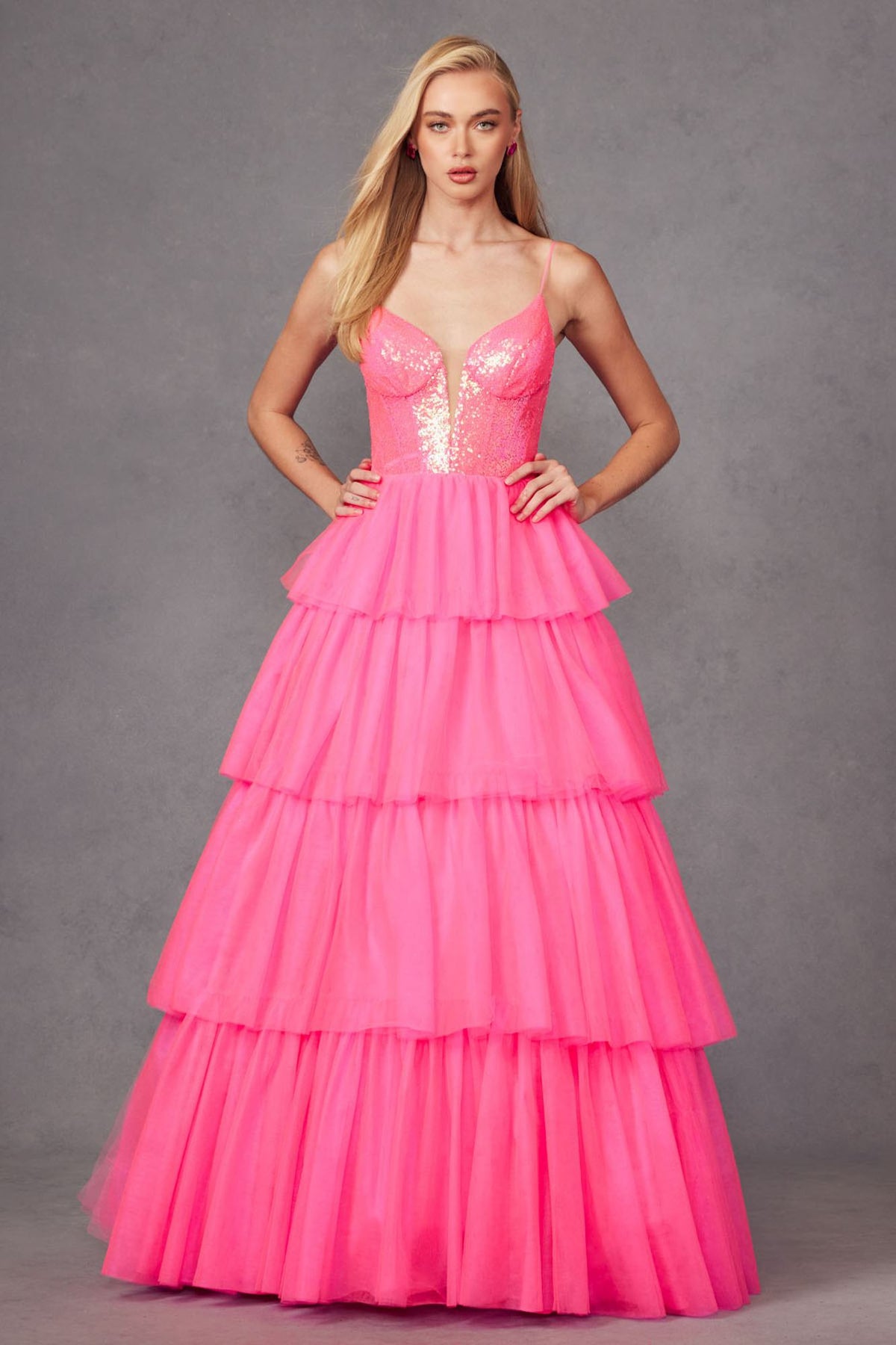 Vestido largo de tul acampanado con volantes y corpiño de lentejuelas Juliet JT2457H