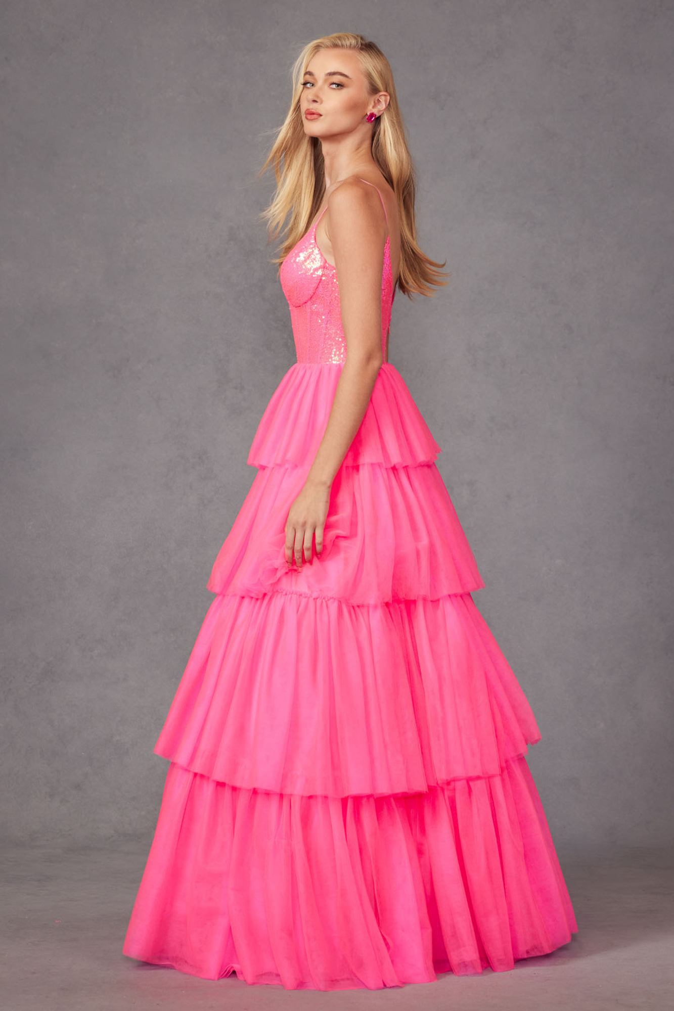 Vestido largo de tul acampanado con volantes y corpiño de lentejuelas Juliet JT2457H