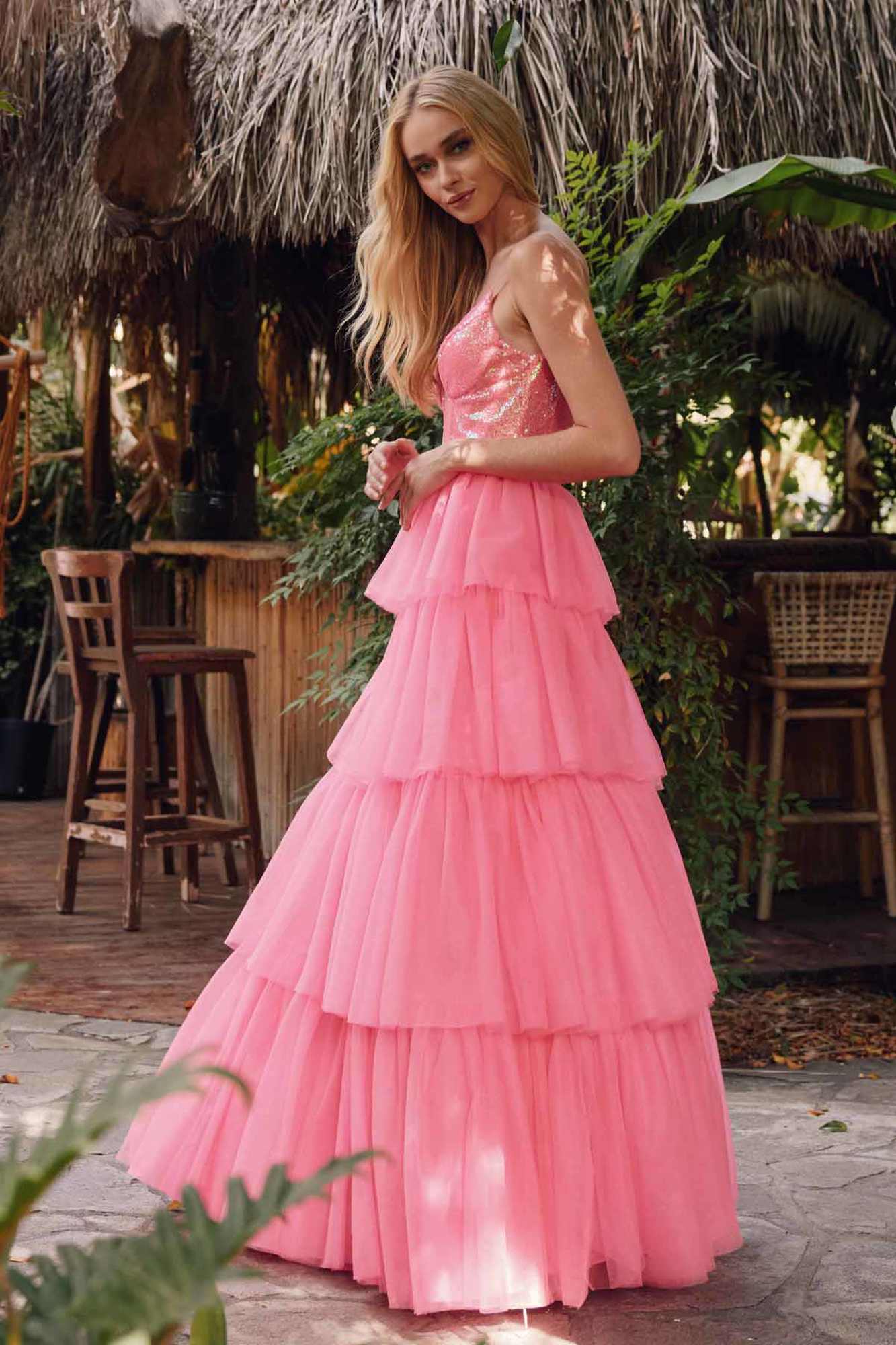 Vestido largo de tul acampanado con volantes y corpiño de lentejuelas Juliet JT2457H