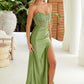 Vestido sin tirantes Nox Anabel K1520 con cintura deshuesada transparente y cadera fruncida