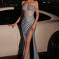 Vestido Ladivine KV1123, de noche, entallado, con hombros descubiertos y flecos