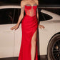 Vestido Ladivine KV1123, de noche, entallado, con hombros descubiertos y flecos