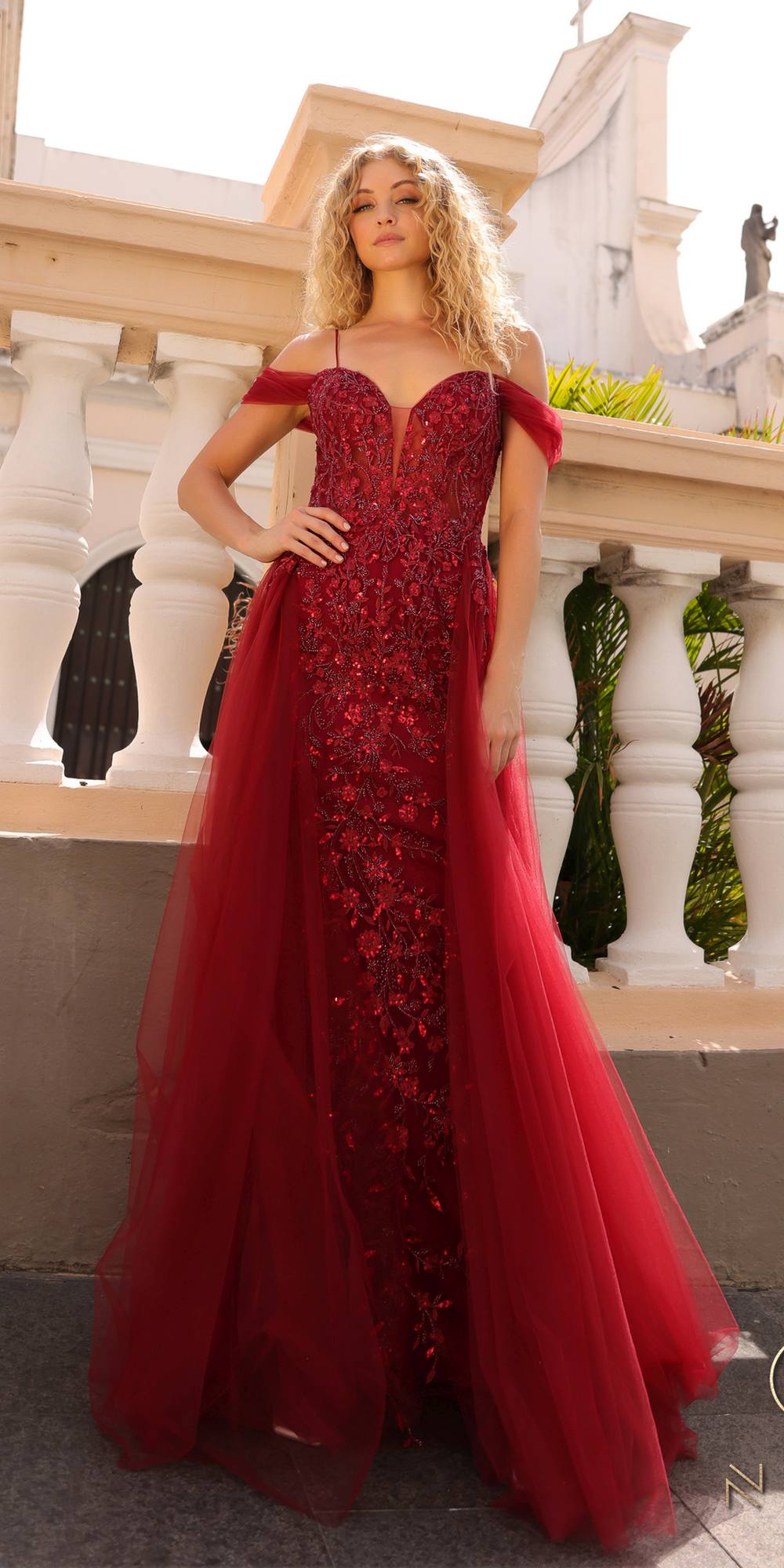 Nox Anabel L1362 Vestido de tul largo con sobrefalda, hombros descubiertos y apliques