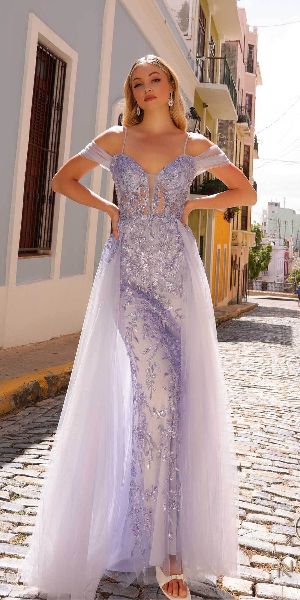Nox Anabel L1362 Vestido de tul largo con sobrefalda, hombros descubiertos y apliques