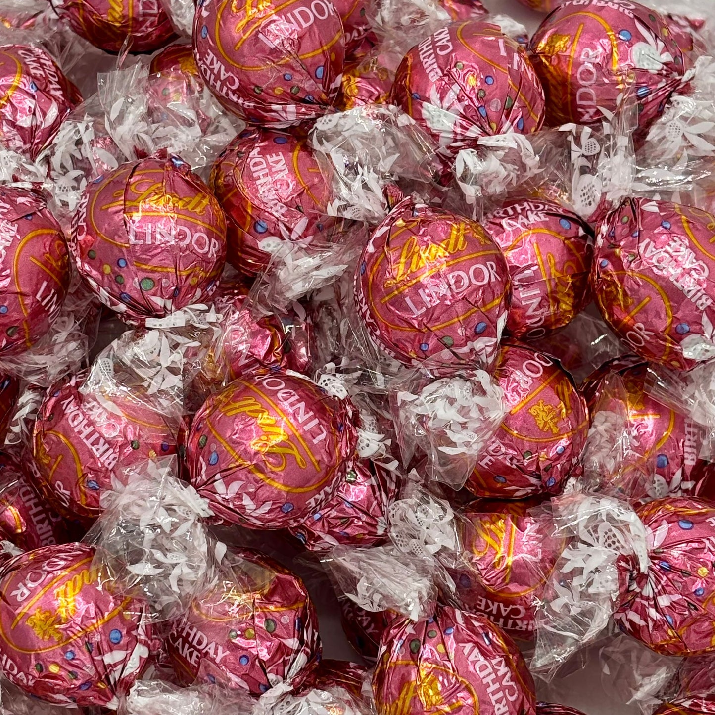 Bombones de Chocolate Blanco Lindt LINDOR Sabor Tarta de Cumpleaños – Bolsa de Valor a Granel