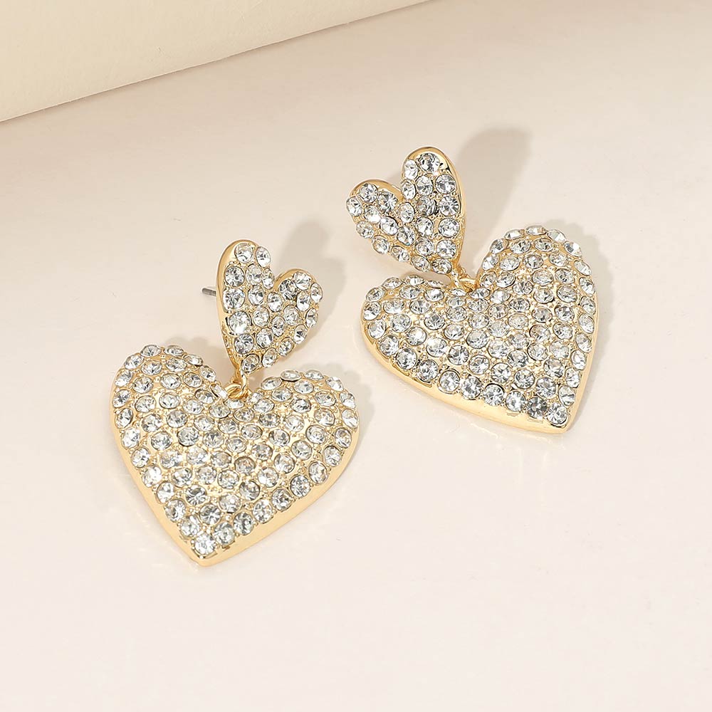 Aretes colgantes de doble corazón engastados con diamantes de imitación bañados en oro