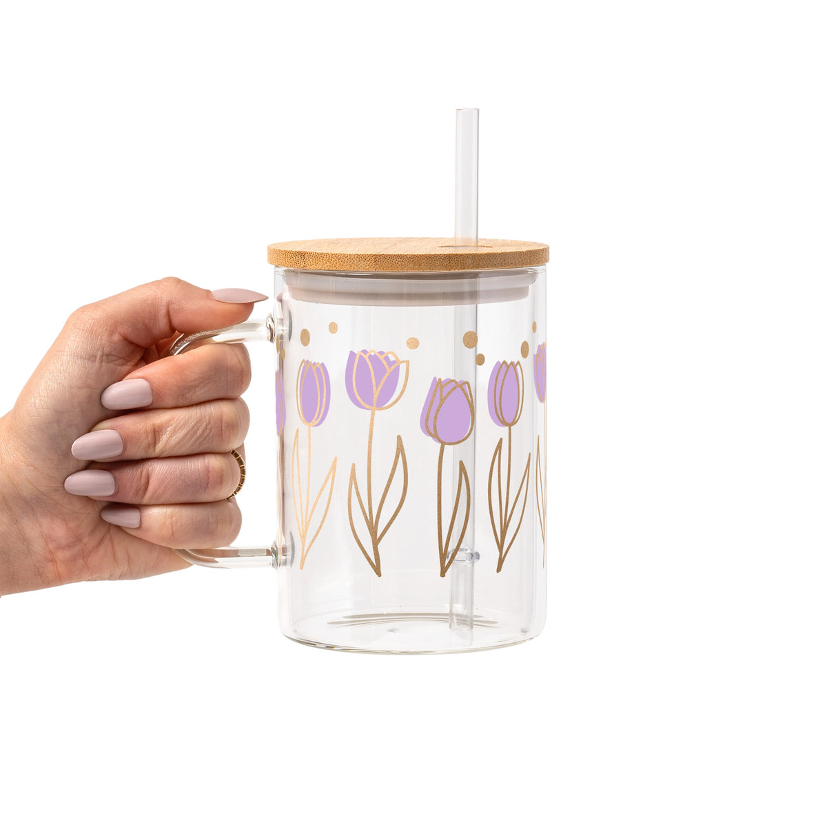 Vasos de cristal con tulipanes morados