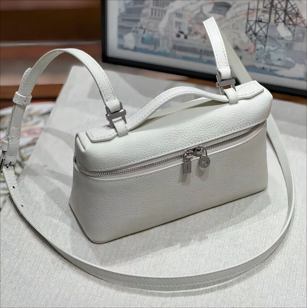 Women's Cowhide Lunch Box Fashion One High Shoulder Bags