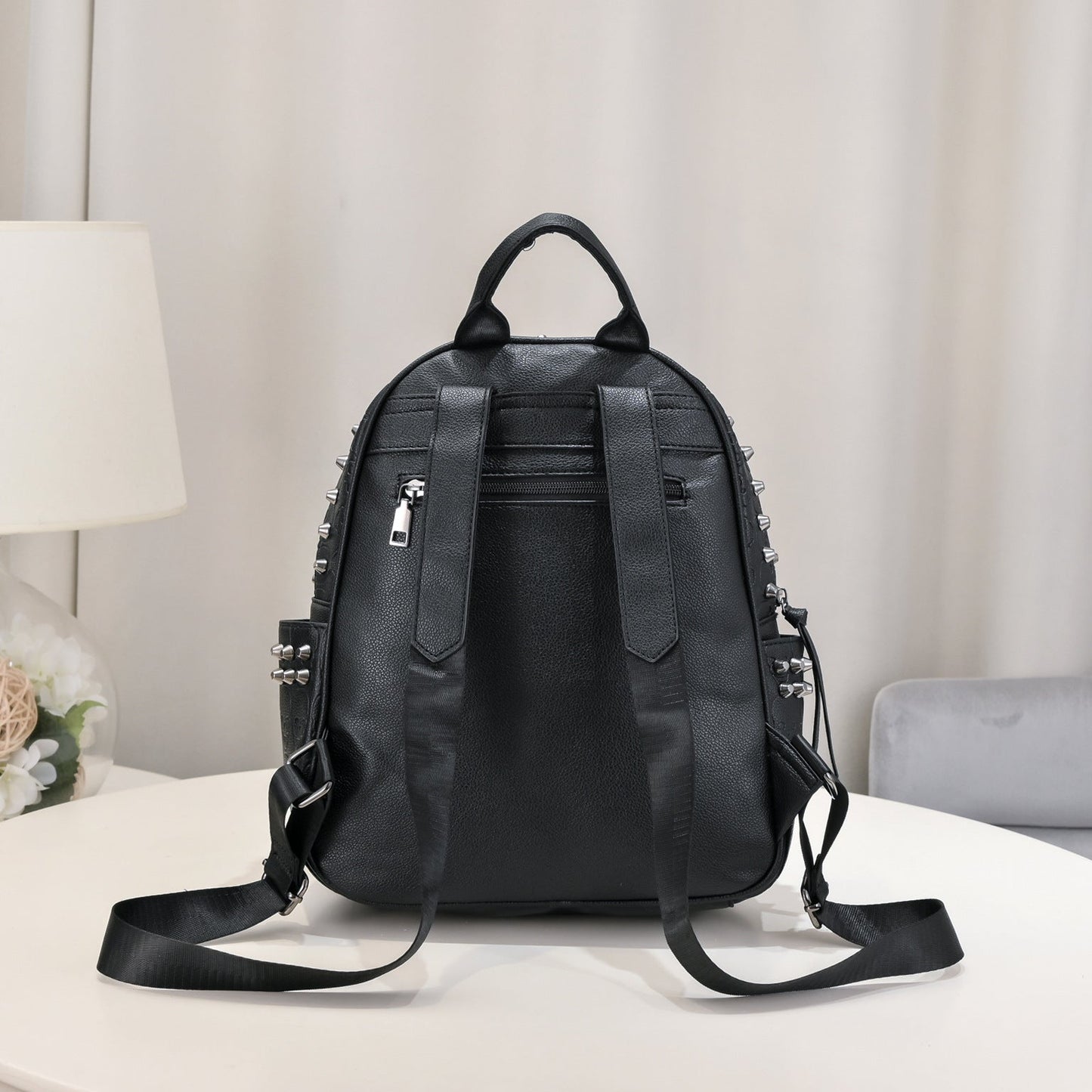 Large Capacity Unisex Trendy Skull Rivet Bags