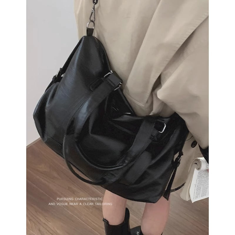 Retro High-grade Large Capacity Simple Pillow Shoulder Bags