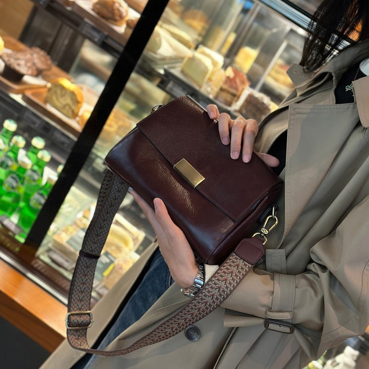 Women's Layer Cowhide Retro Underarm Fashion Advanced Bags