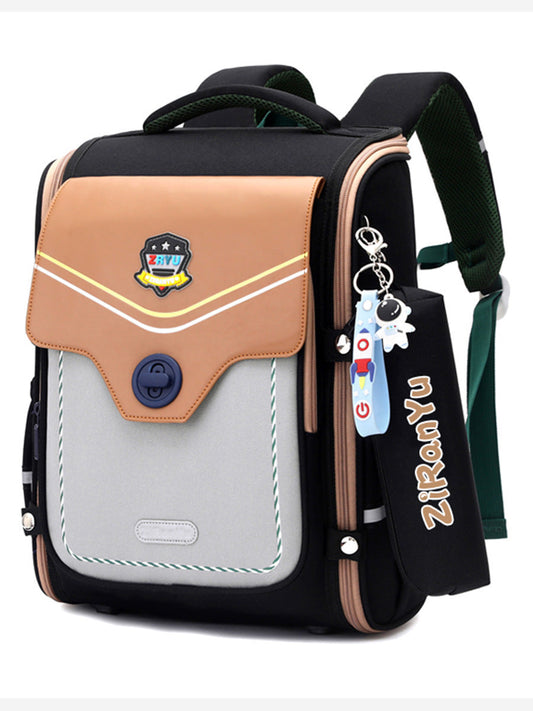 Aligeramiento de la carga de las mochilas escolares de alumnos de primaria de la British Elementary School