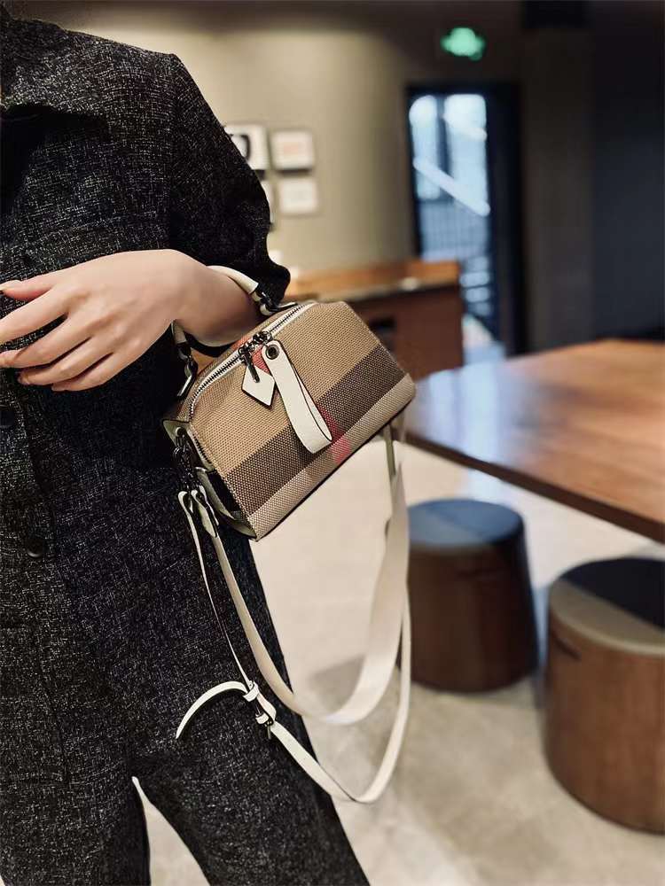 Women's Leather Saddle Dumpling Tide Plaid Shoulder Bags