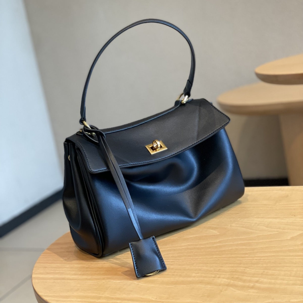 Women's Innovative Cool Commuter Leather Underarm Shoulder Bags