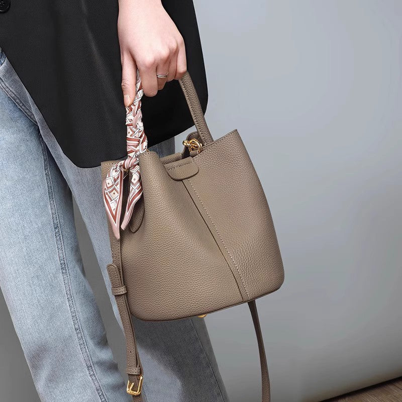 Women's Fashion Minority Design Commuter High-grade Handbags