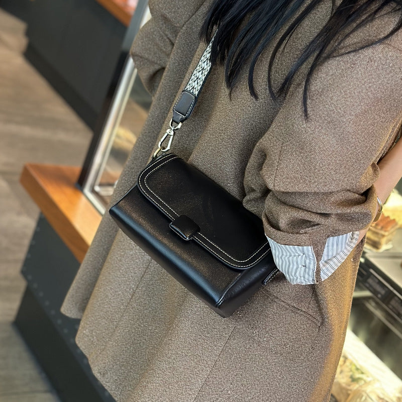 Women's Genuine Cattlehide Leather Surface Fashionable Shoulder Bags