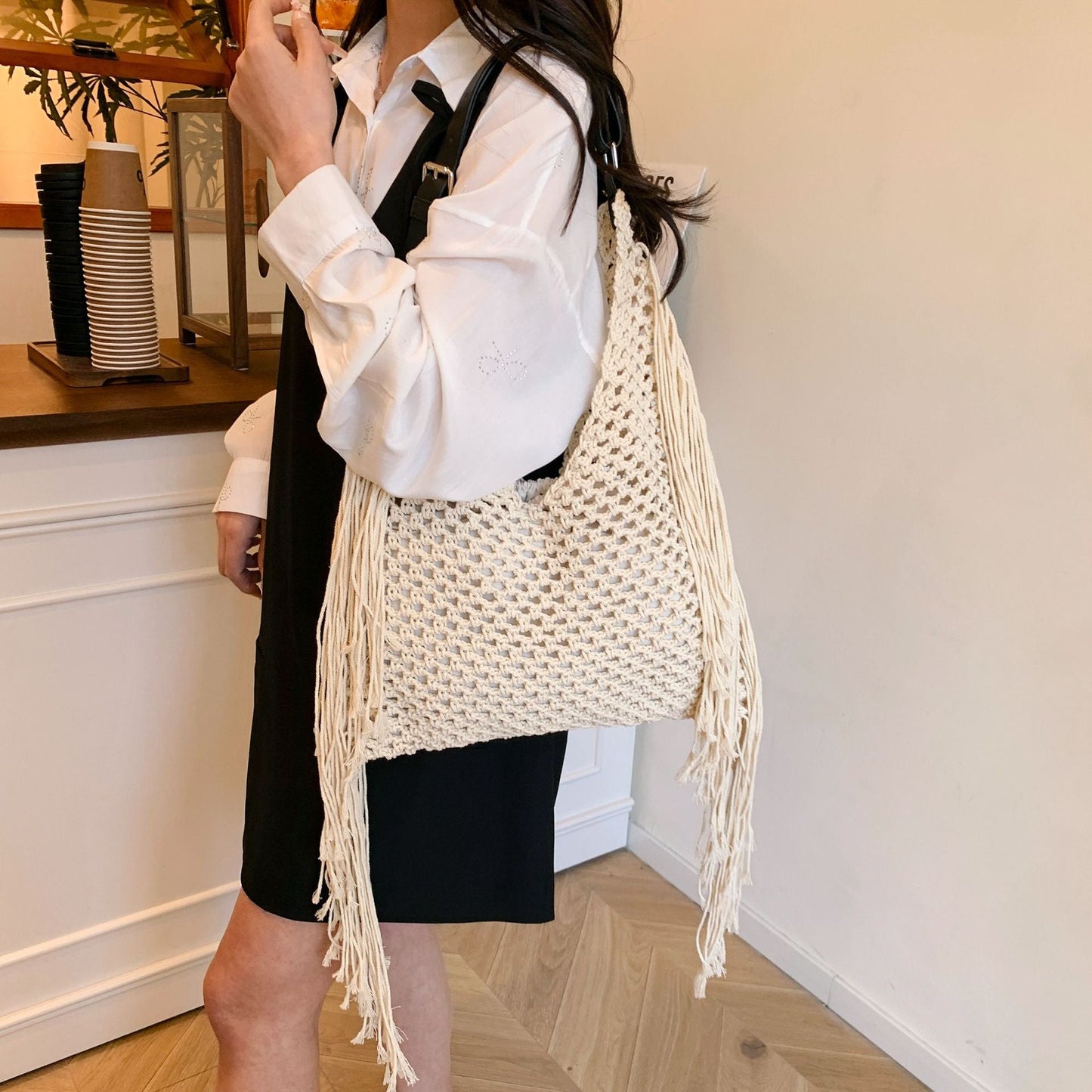 Women's Retro Tassel Hollow Hand-woven Beach Commuter Tote Bags