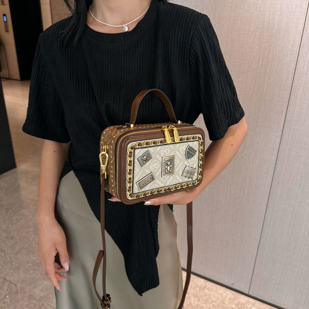 Women's High-grade Retro Badge Box Fashionable Handmade Small Square Bags