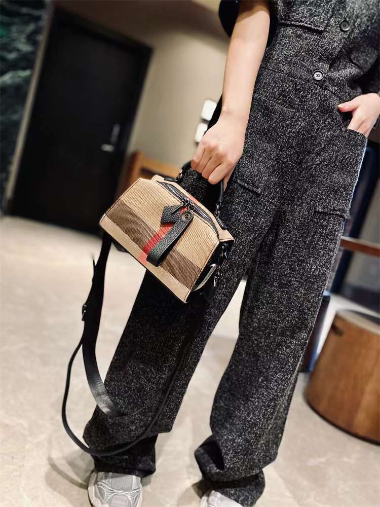 Women's Leather Saddle Dumpling Tide Plaid Shoulder Bags