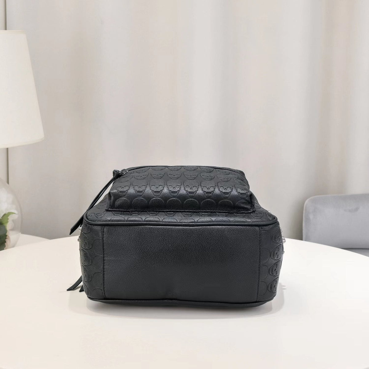 Large Capacity Unisex Trendy Skull Rivet Bags