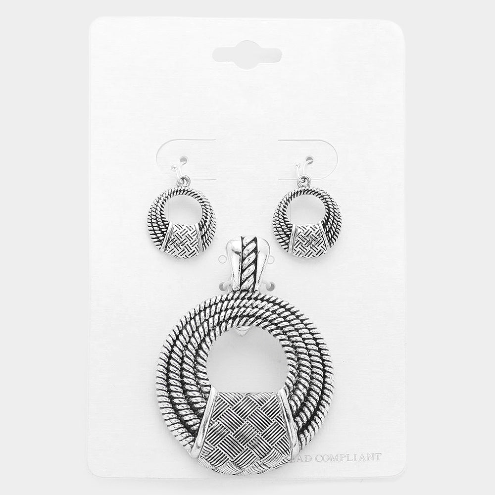 Embossed metal pendant set