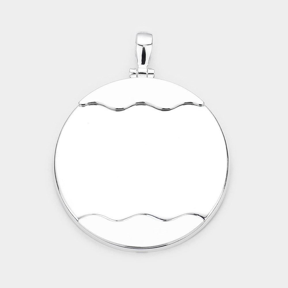 Wave Detailed Metal Round Pendant