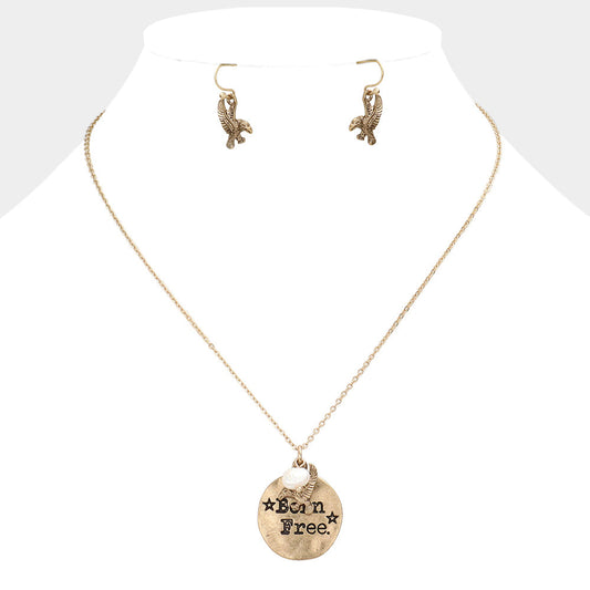Collar con colgante "Nacido libre"