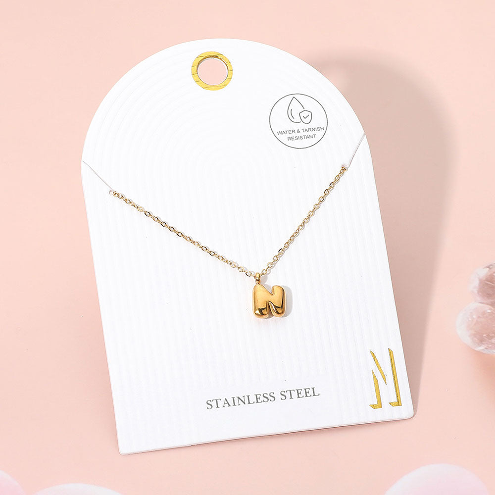 Collar con colgante de monograma de acero inoxidable -N-