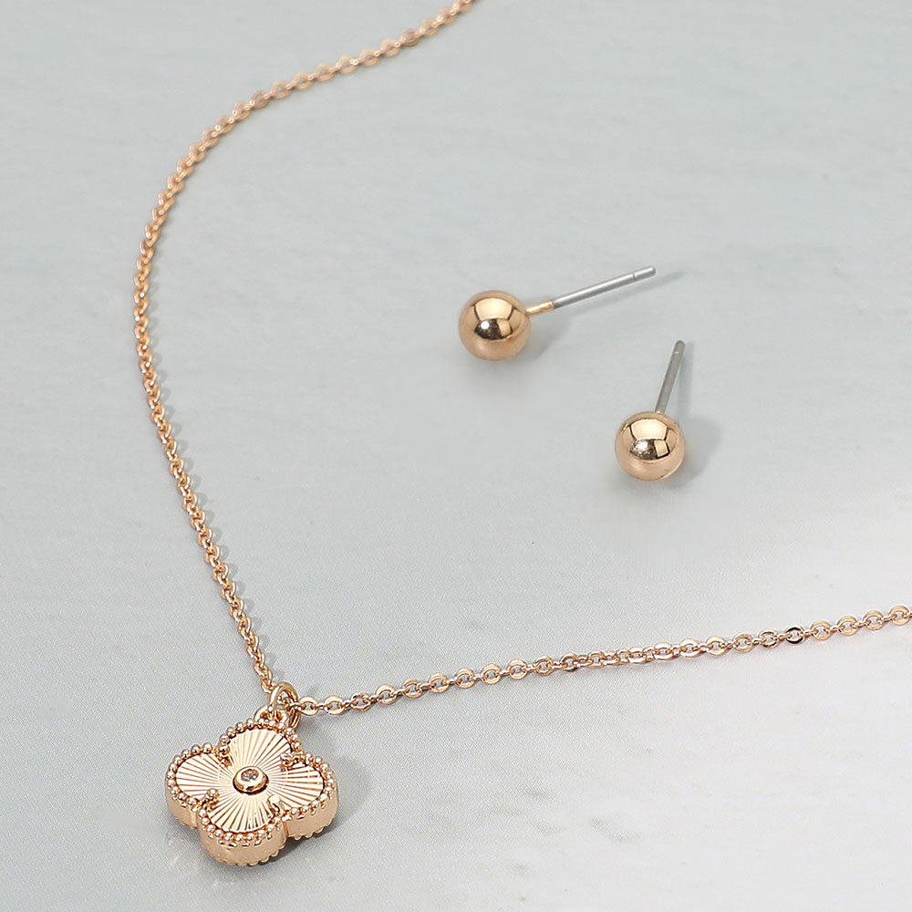 Metal Quatrefoil Pendant Necklace