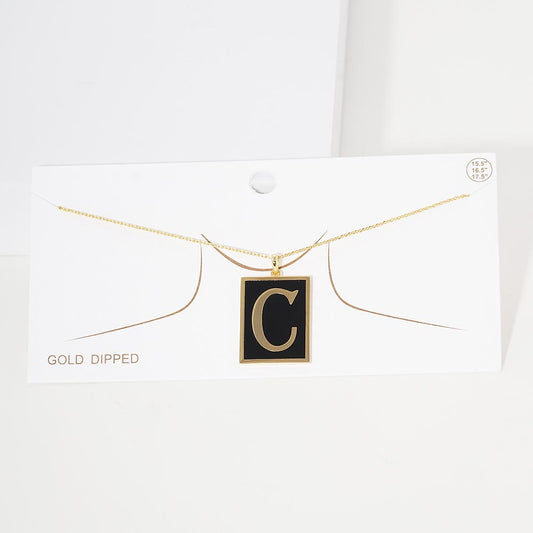 -C- Collar con colgante inicial rectangular de esmalte con baño de oro
