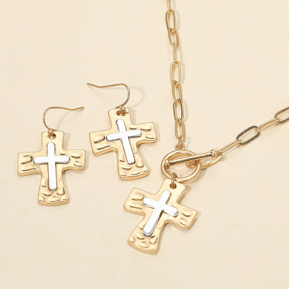 Women's Brushed Hammered Metal Cross Pendant Paperclip Chain Toggle Necklace