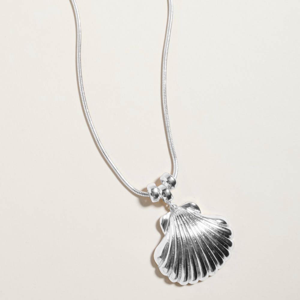 Metal Scallop Shell Pendant Necklace