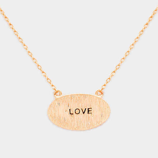 Collar con Colgante de Metal Ovalado de Latón "Amor"