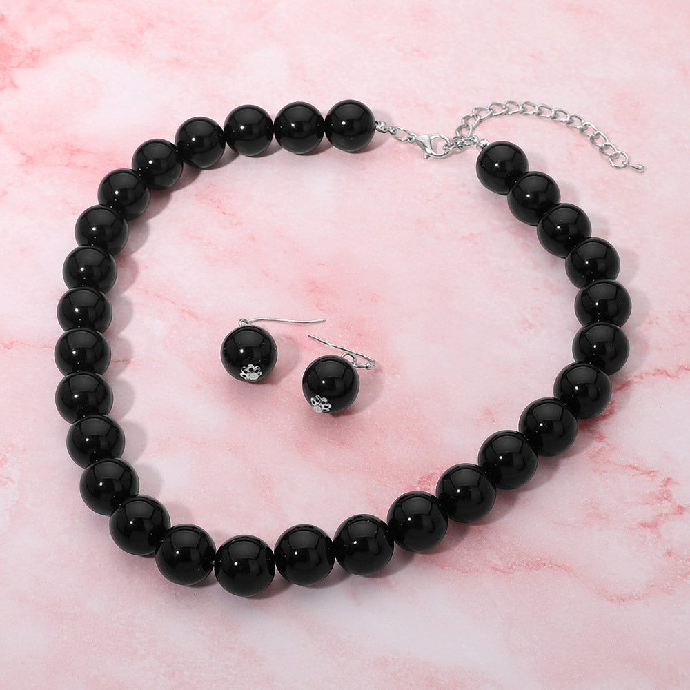 Classic Pearl Beaded Necklace