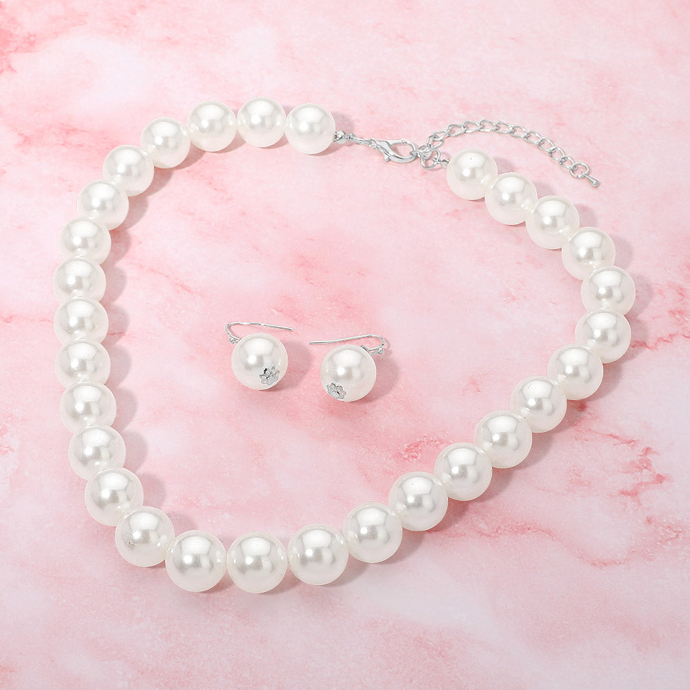 Classic Pearl Beaded Necklace
