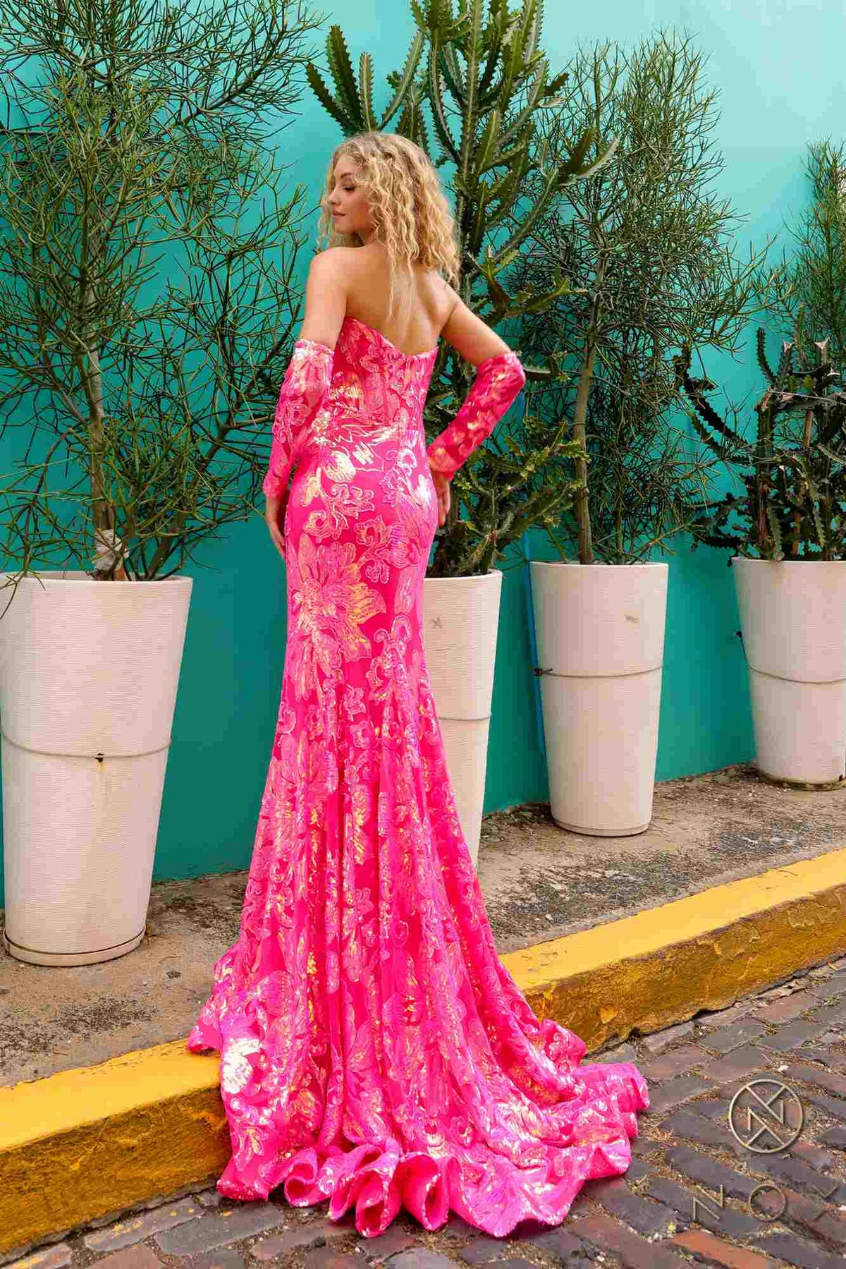 Vestido de gala con lentejuelas, diseño floral, sin tirantes, ajustado, con mangas a juego Nox Anabel R1268