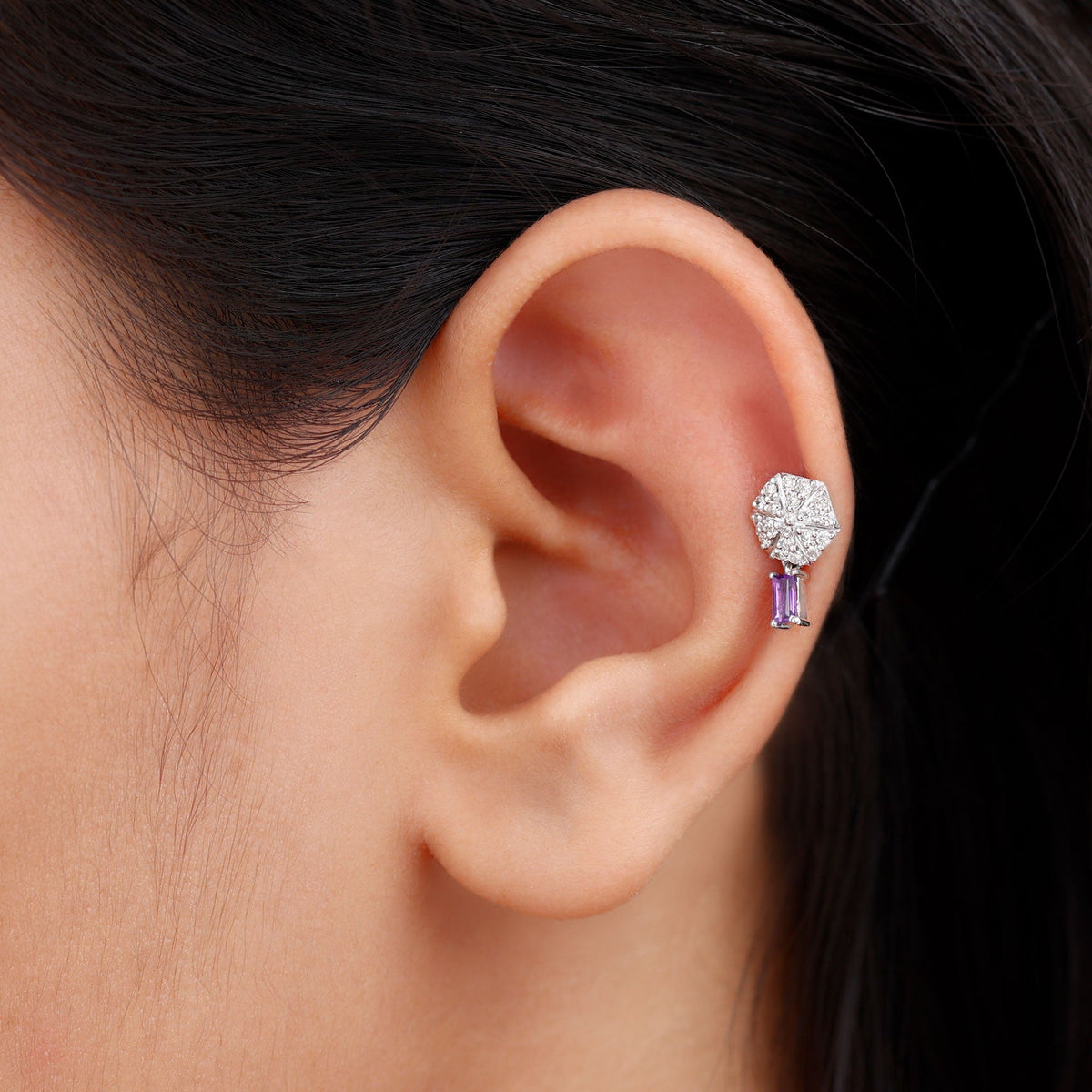 Pendiente de Cartílago Colgante con Amatista Baguette y Diamante