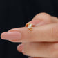Pendiente de trago minimalista de diamantes baguette en engaste de barra