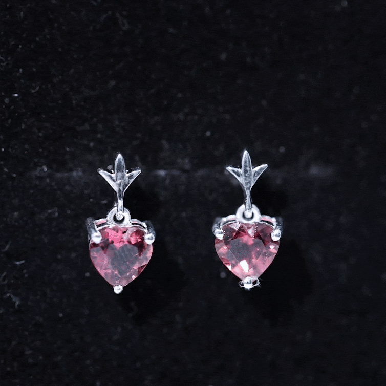 Aretes Colgantes de Turmalina Rosa en Forma de Corazón de 1.8 Quilates