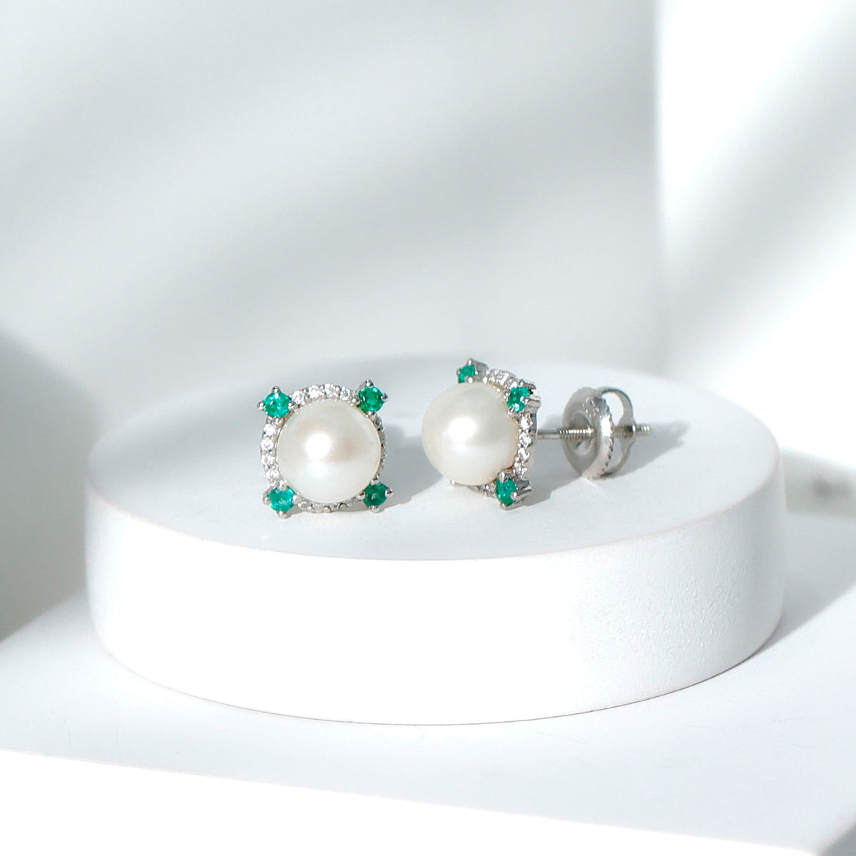 6 Carat Freshwater Pearl Bridal Stud Earrings with Emerald