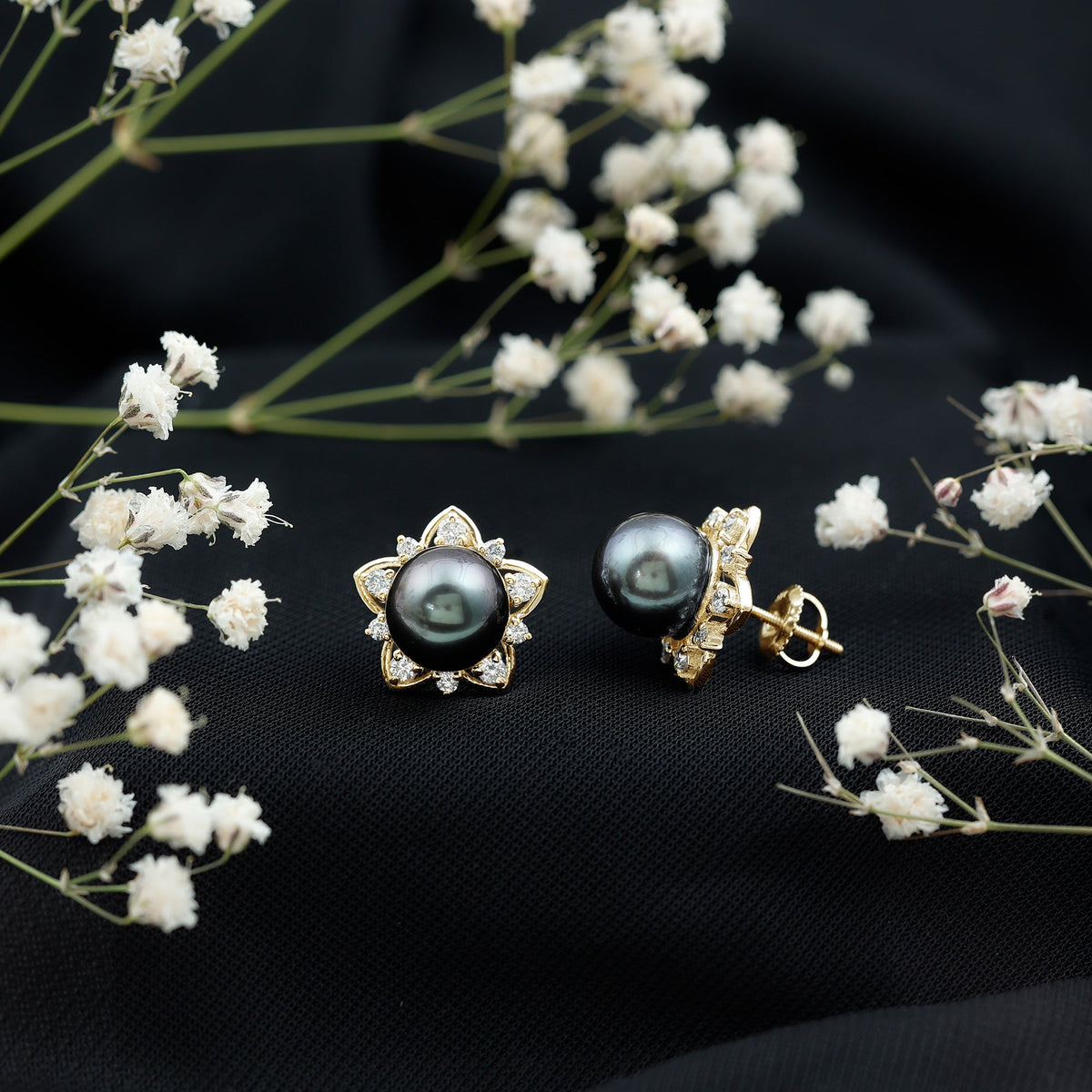 Aretes de botón de flor con perlas negras de Tahití y diamantes auténticos