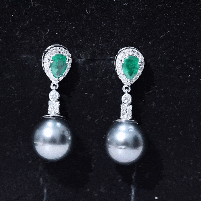 Pendientes de boda auténticos de perlas negras con esmeraldas y diamantes