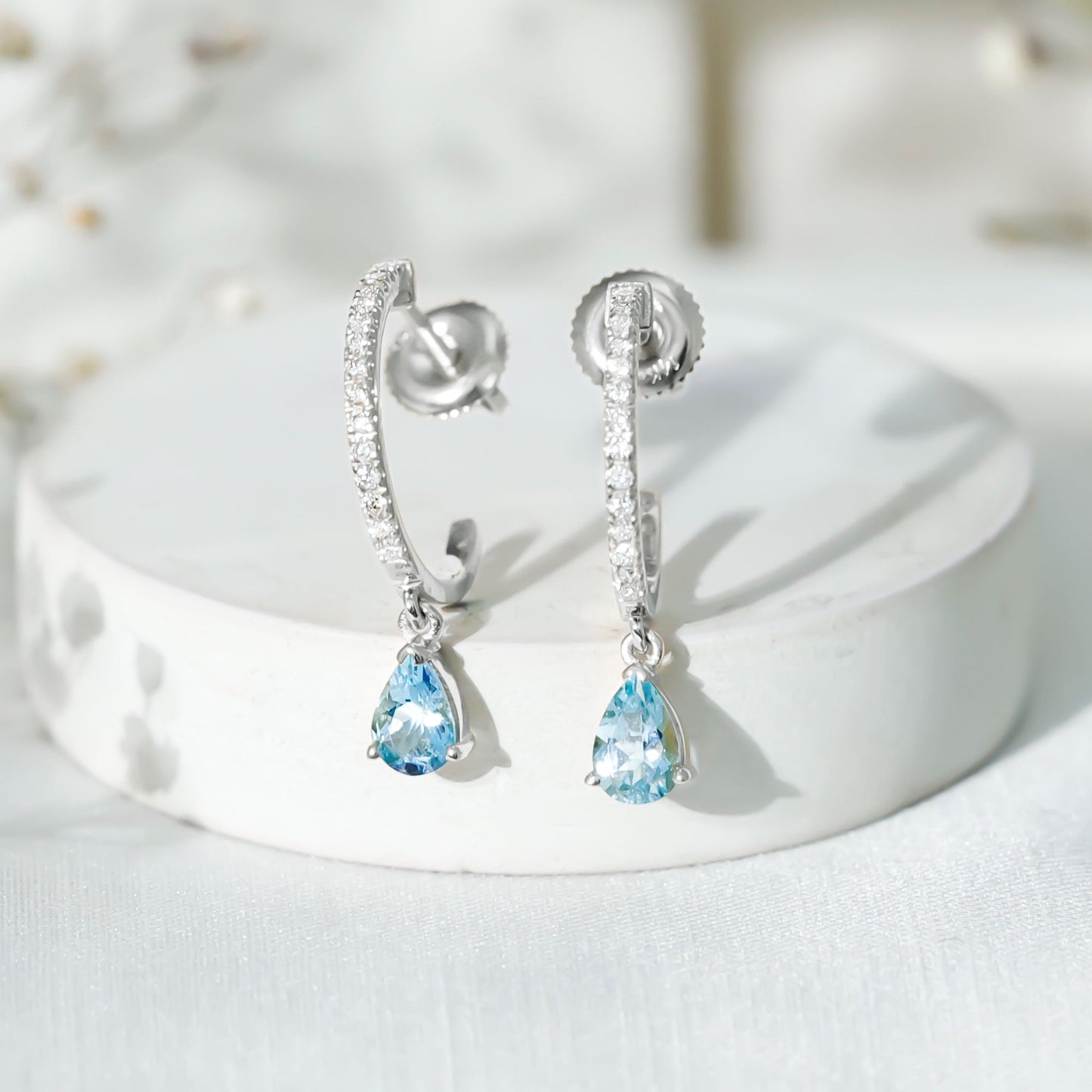 Pendientes de aro colgantes de aguamarina y diamantes