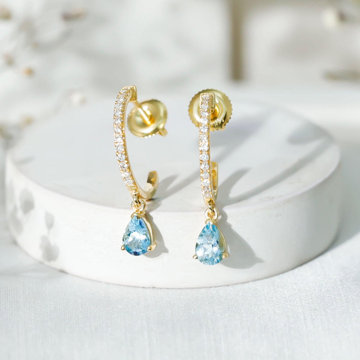 Pendientes de aro colgantes de aguamarina y diamantes