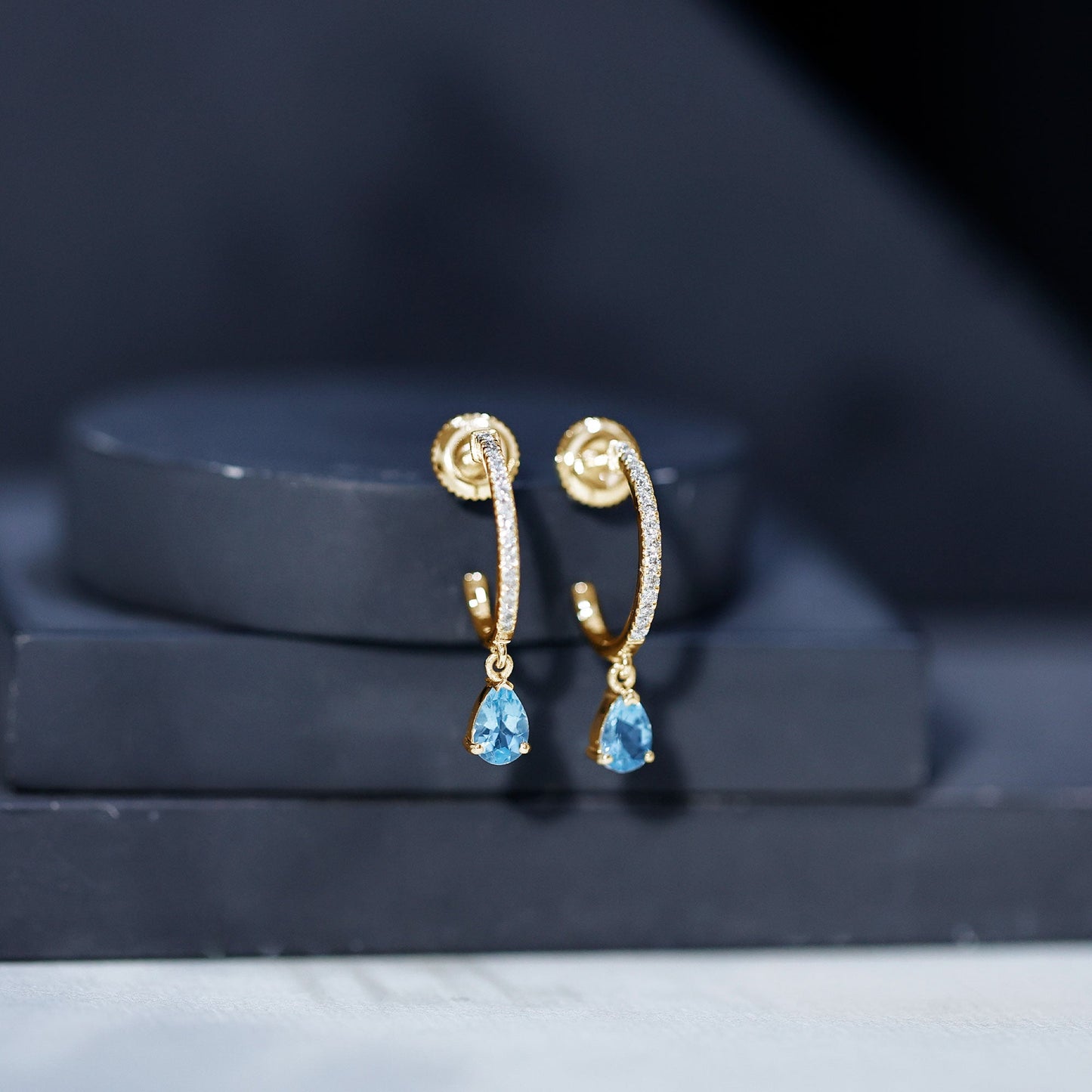 Pendientes de aro colgantes de aguamarina y diamantes