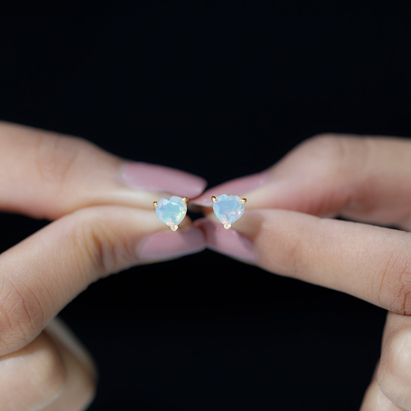 Pendientes de tuerca de ópalo etíope auténtico con forma de corazón de 1,5 quilates