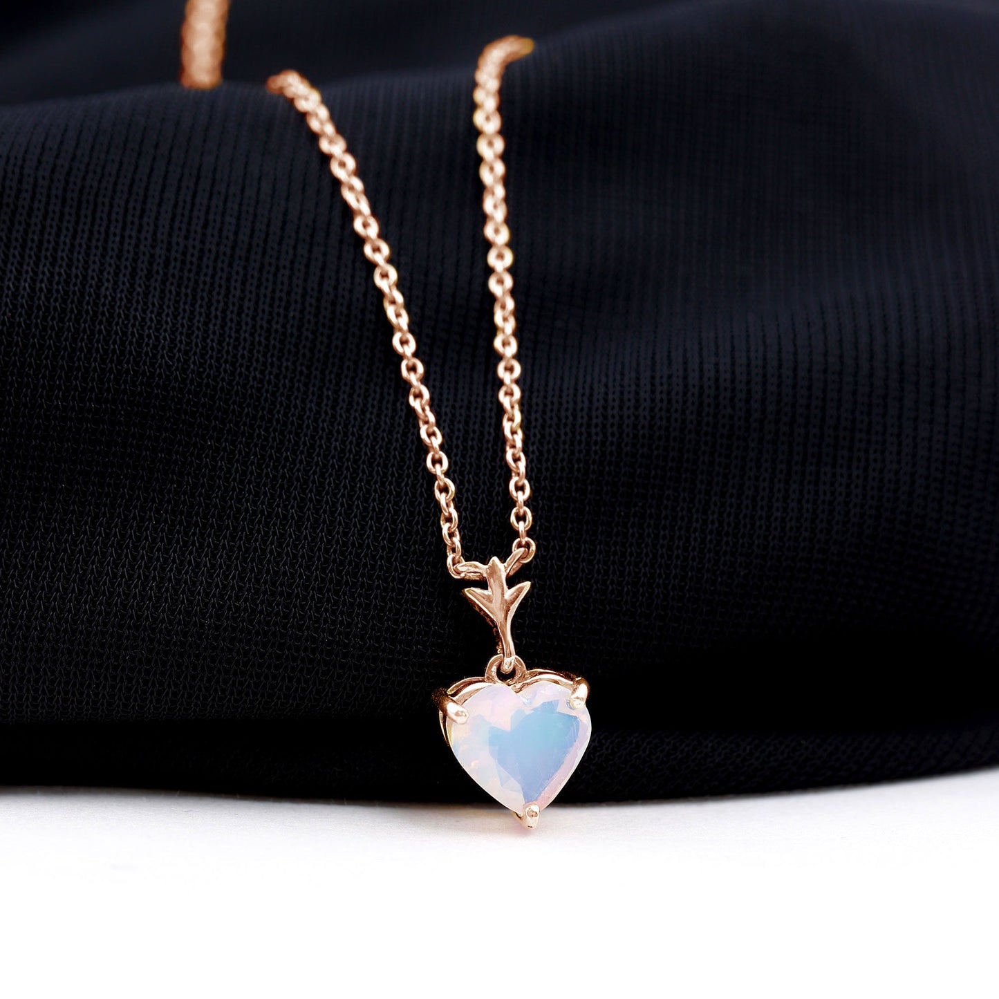 Collar con cadena de ópalo etíope en forma de corazón de 0,75 quilates