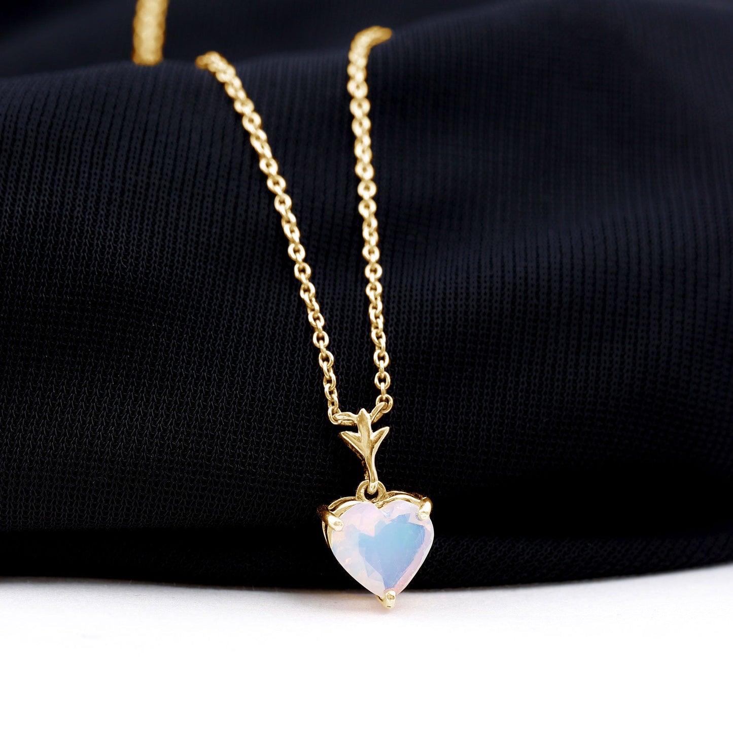 Collar con cadena de ópalo etíope en forma de corazón de 0,75 quilates