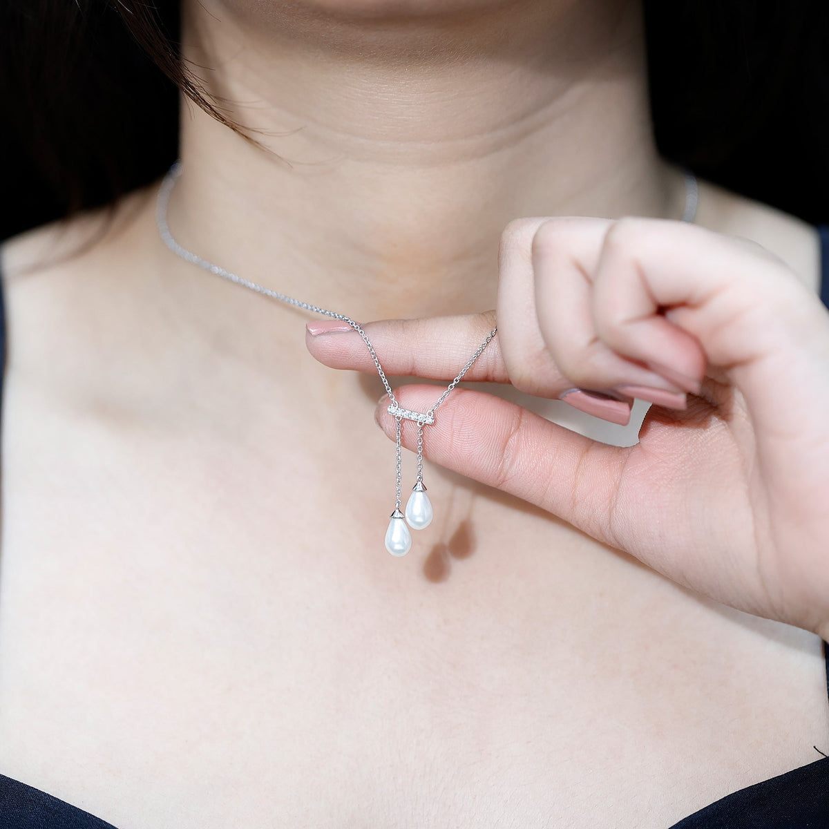 Collar Colgante con Barra de Perlas Genuinas de Agua Dulce y Diamantes con Certificado