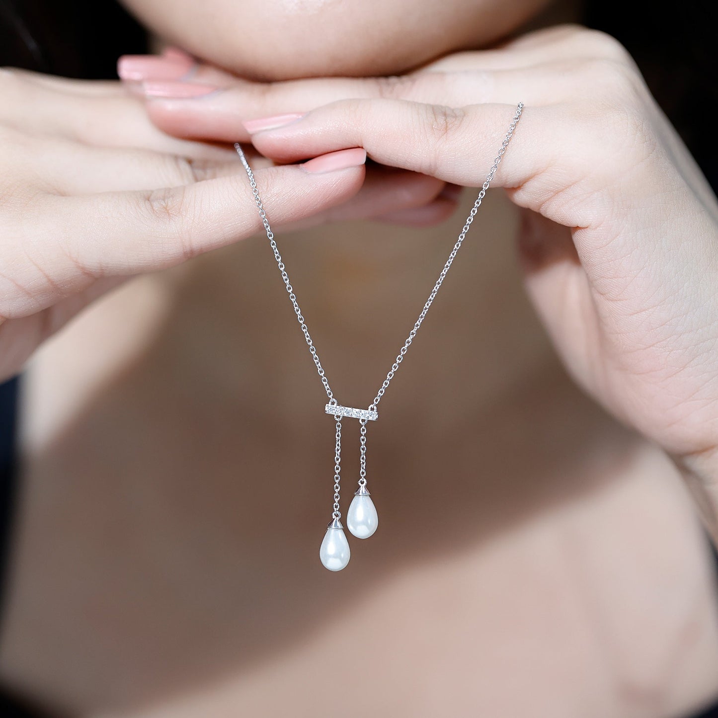 Collar Colgante con Barra de Perlas Genuinas de Agua Dulce y Diamantes con Certificado